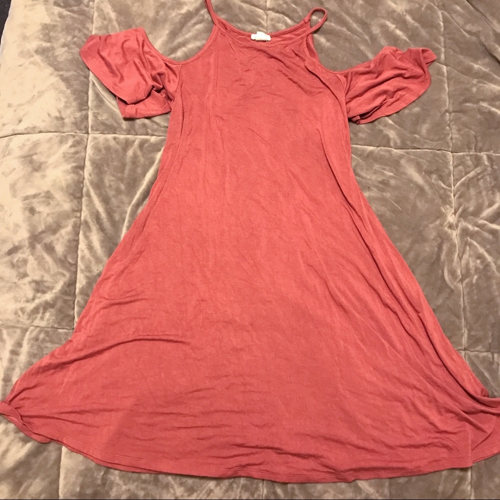 🦋 SALE 🦋 PACSUN cut-out shoulder FLOWY dress!